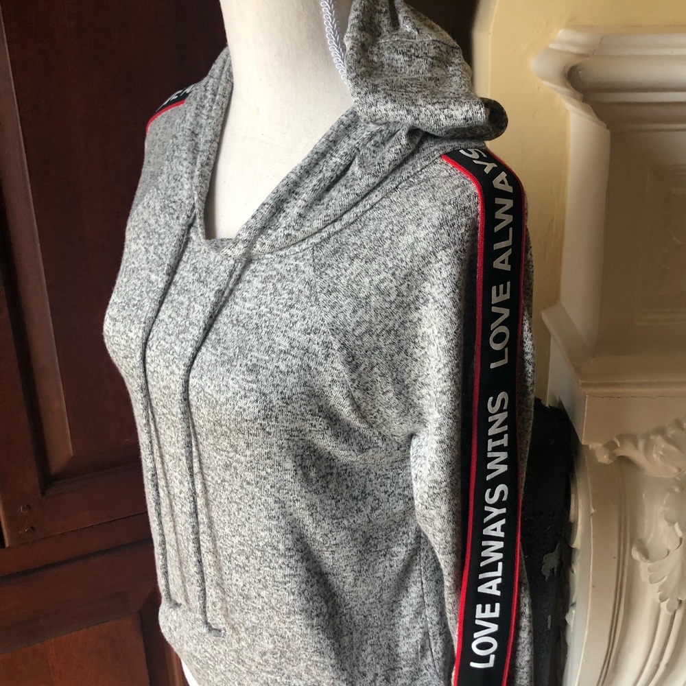 NWT💜 LOVE WINS CUTE HOODIE BY OCCASION 🦋🦋🦋